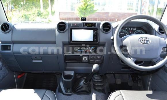 Nunua Ilio tumika Toyota Land Cruiser Nyeupe Gari ndani ya Beitbridge nchini Matabeleland Kusini Nunua Ilio tumika Toyota Land Cruiser Nyeupe Gari ndani ya Beitbridge nchini Matabeleland Kusini