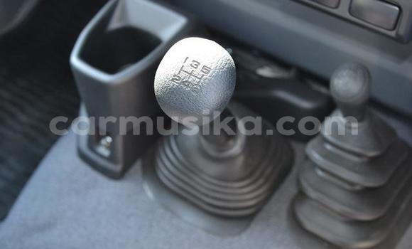 Nunua Ilio tumika Toyota Land Cruiser Nyeupe Gari ndani ya Beitbridge nchini Matabeleland Kusini Nunua Ilio tumika Toyota Land Cruiser Nyeupe Gari ndani ya Beitbridge nchini Matabeleland Kusini