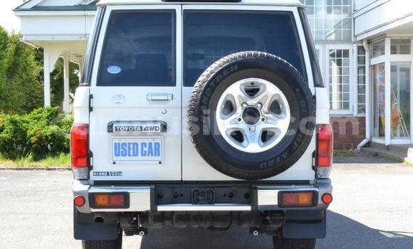 Nunua Ilio tumika Toyota Land Cruiser Nyeupe Gari ndani ya Beitbridge nchini Matabeleland Kusini Nunua Ilio tumika Toyota Land Cruiser Nyeupe Gari ndani ya Beitbridge nchini Matabeleland Kusini