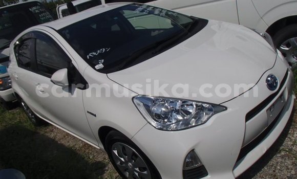 Acheter Occasion Voiture Toyota Aqua Blanc à Beitbridge, Matabeleland South