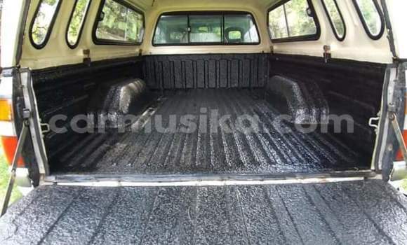 Acheter Occasion Voiture Isuzu KB Blanc à Beitbridge, Matabeleland South Acheter Occasion Voiture Isuzu KB Blanc à Beitbridge, Matabeleland South