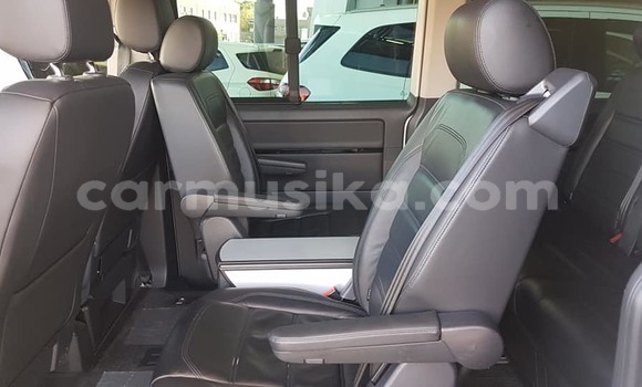 Tenga Tsaru Volkswagen Caravelle Tsvuku Mota in Beitbridge in Matabeleland South Tenga Tsaru Volkswagen Caravelle Tsvuku Mota in Beitbridge in Matabeleland South