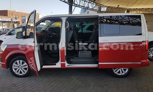 Tenga Tsaru Volkswagen Caravelle Tsvuku Mota in Beitbridge in Matabeleland South Tenga Tsaru Volkswagen Caravelle Tsvuku Mota in Beitbridge in Matabeleland South