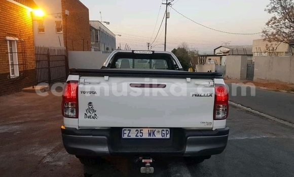 Tenga Tsaru Toyota Hilux Chena Mota in Beitbridge in Matabeleland South Tenga Tsaru Toyota Hilux Chena Mota in Beitbridge in Matabeleland South