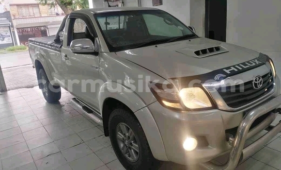 Tenga Tsaru Toyota Hilux Sirivha Mota in Beitbridge in Matabeleland South Tenga Tsaru Toyota Hilux Sirivha Mota in Beitbridge in Matabeleland South