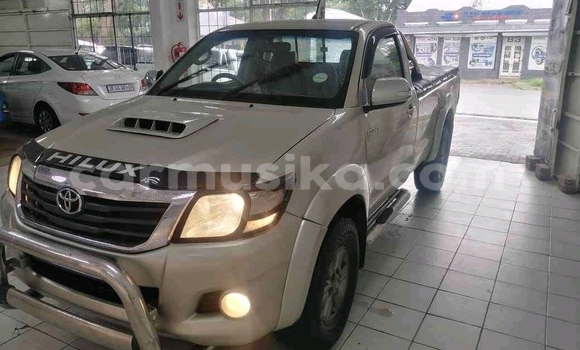 Tenga Tsaru Toyota Hilux Sirivha Mota in Beitbridge in Matabeleland South Tenga Tsaru Toyota Hilux Sirivha Mota in Beitbridge in Matabeleland South