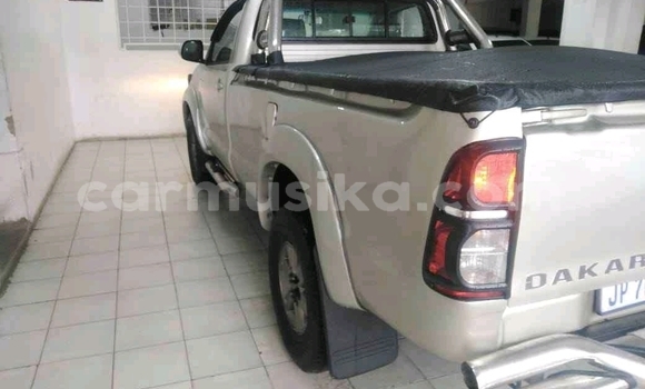 Tenga Tsaru Toyota Hilux Sirivha Mota in Beitbridge in Matabeleland South Tenga Tsaru Toyota Hilux Sirivha Mota in Beitbridge in Matabeleland South
