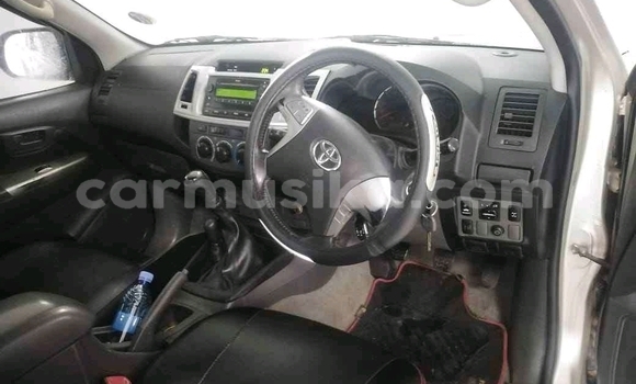 Tenga Tsaru Toyota Hilux Sirivha Mota in Beitbridge in Matabeleland South Tenga Tsaru Toyota Hilux Sirivha Mota in Beitbridge in Matabeleland South