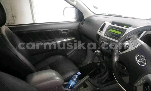 Tenga Tsaru Toyota Hilux Sirivha Mota in Beitbridge in Matabeleland South Tenga Tsaru Toyota Hilux Sirivha Mota in Beitbridge in Matabeleland South