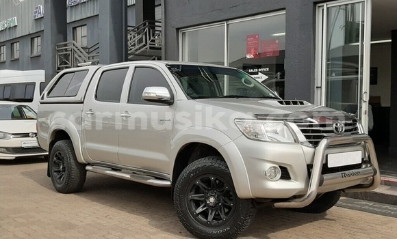 Tenga Tsaru Toyota Hilux Sirivha Mota in Beitbridge in Matabeleland South Tenga Tsaru Toyota Hilux Sirivha Mota in Beitbridge in Matabeleland South