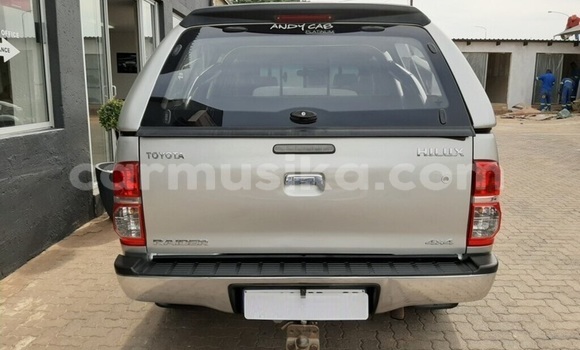Tenga Tsaru Toyota Hilux Sirivha Mota in Beitbridge in Matabeleland South Tenga Tsaru Toyota Hilux Sirivha Mota in Beitbridge in Matabeleland South