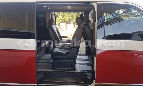 Tenga Tsaru Volkswagen Caravelle Tsvuku Mota in Beitbridge in Matabeleland South Tenga Tsaru Volkswagen Caravelle Tsvuku Mota in Beitbridge in Matabeleland South