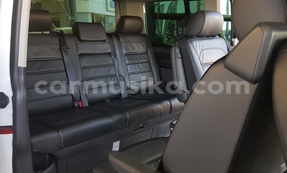 Tenga Tsaru Volkswagen Caravelle Tsvuku Mota in Beitbridge in Matabeleland South Tenga Tsaru Volkswagen Caravelle Tsvuku Mota in Beitbridge in Matabeleland South