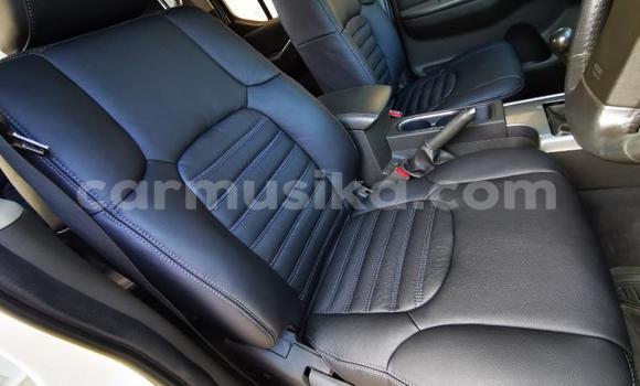 Acheter Occasion Voiture Nissan Navara Blanc à Beitbridge, Matabeleland South Acheter Occasion Voiture Nissan Navara Blanc à Beitbridge, Matabeleland South