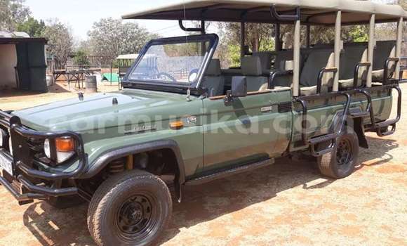 Buy Used Toyota Land Cruiser Green Car in Beitbridge in Matabeleland South Buy Used Toyota Land Cruiser Green Car in Beitbridge in Matabeleland South