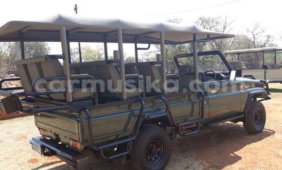 Buy Used Toyota Land Cruiser Green Car in Beitbridge in Matabeleland South Buy Used Toyota Land Cruiser Green Car in Beitbridge in Matabeleland South