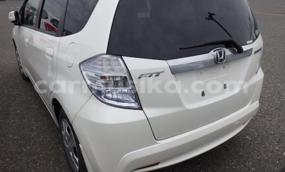 Nunua Ilio tumika Honda Fit Nyeupe Gari ndani ya Beitbridge nchini Matabeleland Kusini Nunua Ilio tumika Honda Fit Nyeupe Gari ndani ya Beitbridge nchini Matabeleland Kusini