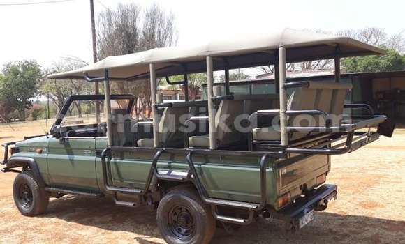 Buy Used Toyota Land Cruiser Green Car in Beitbridge in Matabeleland South Buy Used Toyota Land Cruiser Green Car in Beitbridge in Matabeleland South