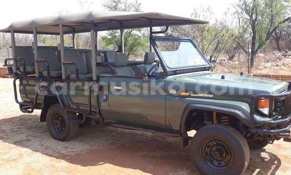 Buy Used Toyota Land Cruiser Green Car in Beitbridge in Matabeleland South Buy Used Toyota Land Cruiser Green Car in Beitbridge in Matabeleland South