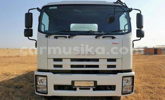 Acheter Occasion Utilitaire Isuzu FTR 850 Blanc à Beitbridge, Matabeleland South Acheter Occasion Utilitaire Isuzu FTR 850 Blanc à Beitbridge, Matabeleland South