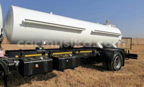 Acheter Occasion Utilitaire Isuzu FTR 850 Blanc à Beitbridge, Matabeleland South Acheter Occasion Utilitaire Isuzu FTR 850 Blanc à Beitbridge, Matabeleland South