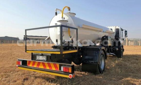 Acheter Occasion Utilitaire Isuzu FTR 850 Blanc à Beitbridge, Matabeleland South Acheter Occasion Utilitaire Isuzu FTR 850 Blanc à Beitbridge, Matabeleland South