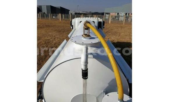 Acheter Occasion Utilitaire Isuzu FTR 850 Blanc à Beitbridge, Matabeleland South Acheter Occasion Utilitaire Isuzu FTR 850 Blanc à Beitbridge, Matabeleland South