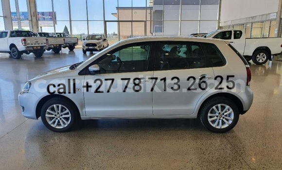 Nunua Ilio tumika Volkswagen Polo Fedha Gari ndani ya Beitbridge nchini Matabeleland Kusini