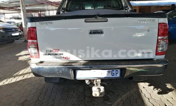 Buy Used Toyota Hilux White Car in Beitbridge in Matabeleland South Buy Used Toyota Hilux White Car in Beitbridge in Matabeleland South