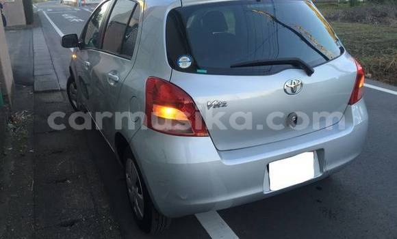 Nunua Ilio tumika Toyota Vitz Fedha Gari ndani ya Beitbridge nchini Matabeleland Kusini Nunua Ilio tumika Toyota Vitz Fedha Gari ndani ya Beitbridge nchini Matabeleland Kusini