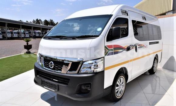 Buy Used Nissan NV350 Caravan White Car in Beitbridge in Matabeleland South