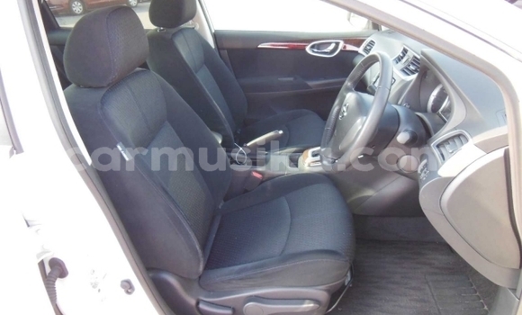 Acheter Occasion Voiture Nissan Bluebird Sylphy Blanc à Beitbridge, Matabeleland South Acheter Occasion Voiture Nissan Bluebird Sylphy Blanc à Beitbridge, Matabeleland South