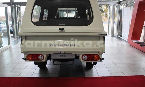 Acheter Occasion Voiture Hyundai H1 Blanc à Beitbridge, Matabeleland South Acheter Occasion Voiture Hyundai H1 Blanc à Beitbridge, Matabeleland South