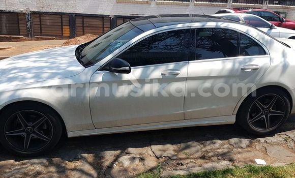 Buy Used Mercedes‒Benz C–Class White Car in Beitbridge in Matabeleland South