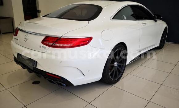 Acheter Occasion Voiture Mercedes‒Benz C-klasse AMG Blanc à Beitbridge, Matabeleland South Acheter Occasion Voiture Mercedes‒Benz C-klasse AMG Blanc à Beitbridge, Matabeleland South