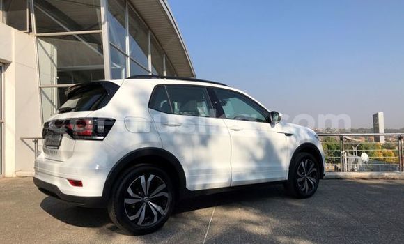 Buy Used Volkswagen Touareg White Car in Beitbridge in Matabeleland South