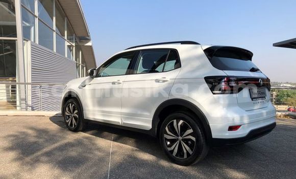 Nunua Ilio tumika Volkswagen Touareg Nyeupe Gari ndani ya Beitbridge nchini Matabeleland Kusini Nunua Ilio tumika Volkswagen Touareg Nyeupe Gari ndani ya Beitbridge nchini Matabeleland Kusini
