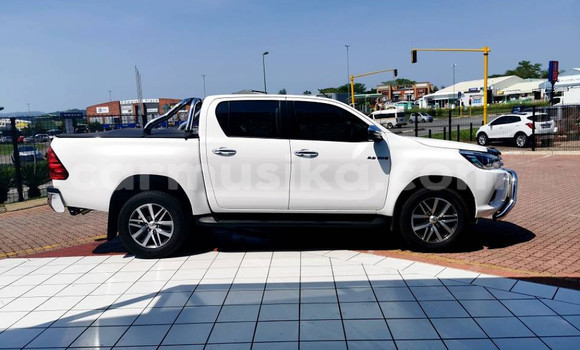 Nunua Ilio tumika Toyota Hilux Nyeupe Gari ndani ya Bulawayo nchini Bulawayo Nunua Ilio tumika Toyota Hilux Nyeupe Gari ndani ya Bulawayo nchini Bulawayo