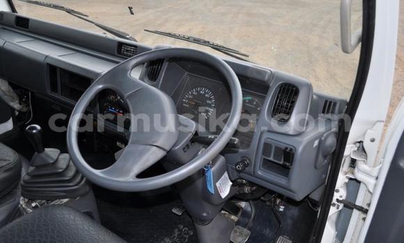 Acheter Occasion Utilitaire Nissan UD Blanc à Beitbridge, Matabeleland South Acheter Occasion Utilitaire Nissan UD Blanc à Beitbridge, Matabeleland South
