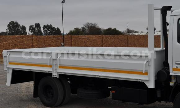 Acheter Occasion Utilitaire Nissan UD Blanc à Beitbridge, Matabeleland South Acheter Occasion Utilitaire Nissan UD Blanc à Beitbridge, Matabeleland South