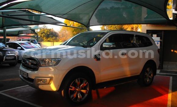 Buy Used Ford Everest White Car in Beitbridge in Matabeleland South Buy Used Ford Everest White Car in Beitbridge in Matabeleland South