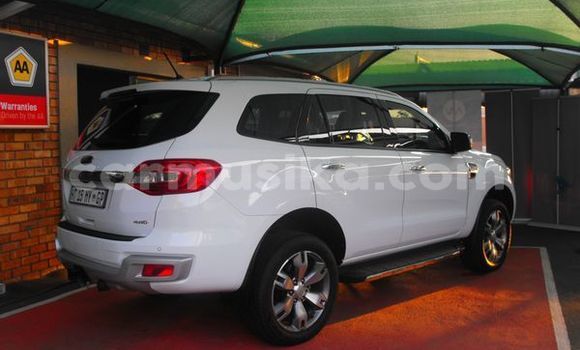 Buy Used Ford Everest White Car in Beitbridge in Matabeleland South Buy Used Ford Everest White Car in Beitbridge in Matabeleland South