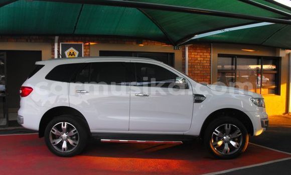 Buy Used Ford Everest White Car in Beitbridge in Matabeleland South Buy Used Ford Everest White Car in Beitbridge in Matabeleland South