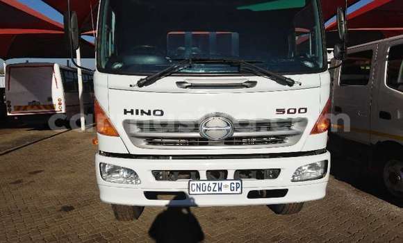 Nunua Ilio tumika Hino 300 Series Nyeupe Lori ndani ya Beitbridge nchini Matabeleland Kusini Nunua Ilio tumika Hino 300 Series Nyeupe Lori ndani ya Beitbridge nchini Matabeleland Kusini