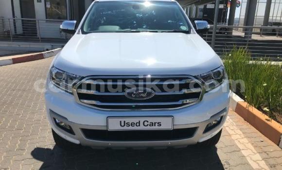 Buy Used Ford Everest White Car in Beitbridge in Matabeleland South