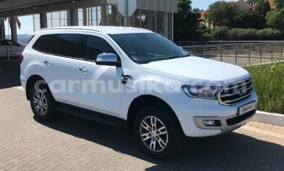 Acheter Occasion Voiture Ford Everest Blanc à Beitbridge, Matabeleland South Acheter Occasion Voiture Ford Everest Blanc à Beitbridge, Matabeleland South