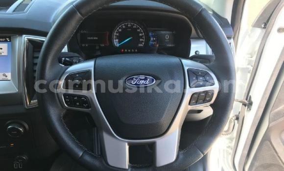 Acheter Occasion Voiture Ford Everest Blanc à Beitbridge, Matabeleland South Acheter Occasion Voiture Ford Everest Blanc à Beitbridge, Matabeleland South