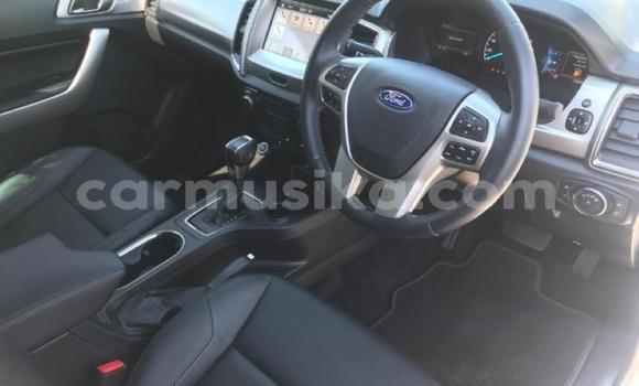 Acheter Occasion Voiture Ford Everest Blanc à Beitbridge, Matabeleland South Acheter Occasion Voiture Ford Everest Blanc à Beitbridge, Matabeleland South