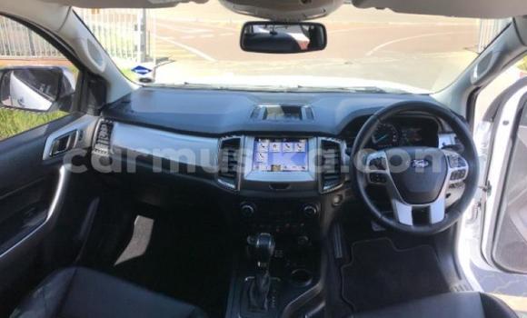 Acheter Occasion Voiture Ford Everest Blanc à Beitbridge, Matabeleland South Acheter Occasion Voiture Ford Everest Blanc à Beitbridge, Matabeleland South