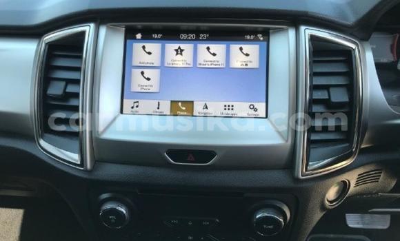 Acheter Occasion Voiture Ford Everest Blanc à Beitbridge, Matabeleland South Acheter Occasion Voiture Ford Everest Blanc à Beitbridge, Matabeleland South